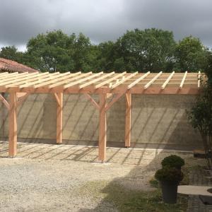 préau bois fabriqué et posé par l'netreprise Leduc Charpente en Loire Atlantique